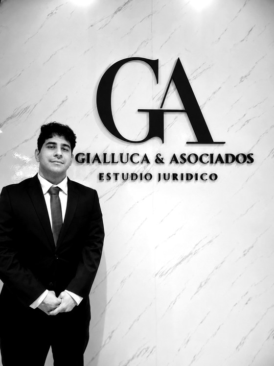 Dr. Javier Valentín Ibañez en el estudio